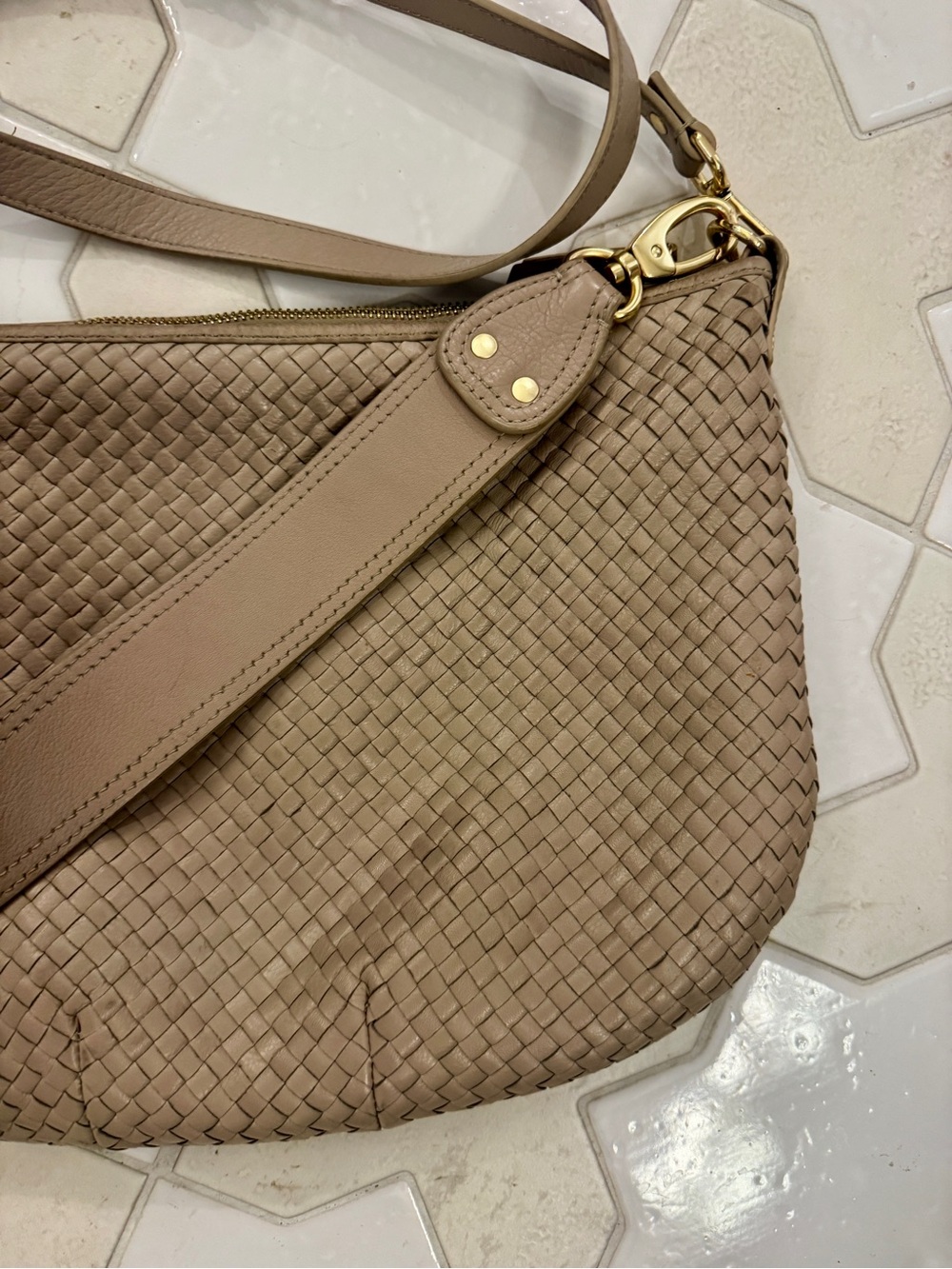 Quince Italian Leather Convertible Crescent Shoulder Bag Size Large in Taupe - Picture 4 of 12